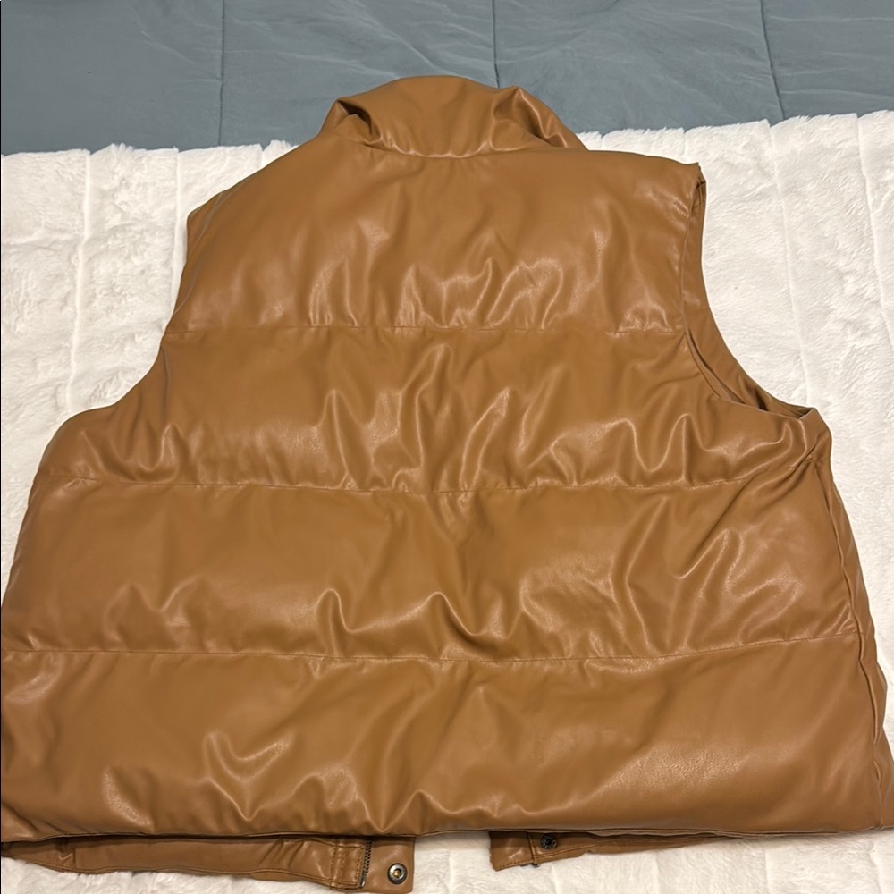 Womens Tan Puffer Vest - Picture 3 of 4
